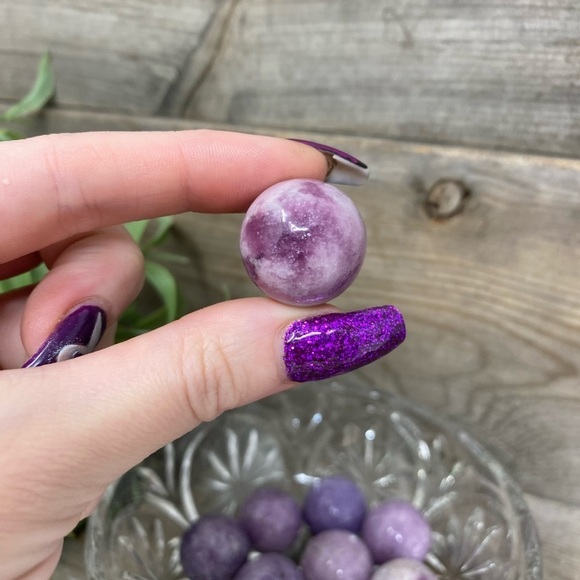 LEPIDOLITE Mini Spheres - Picture 2 of 4